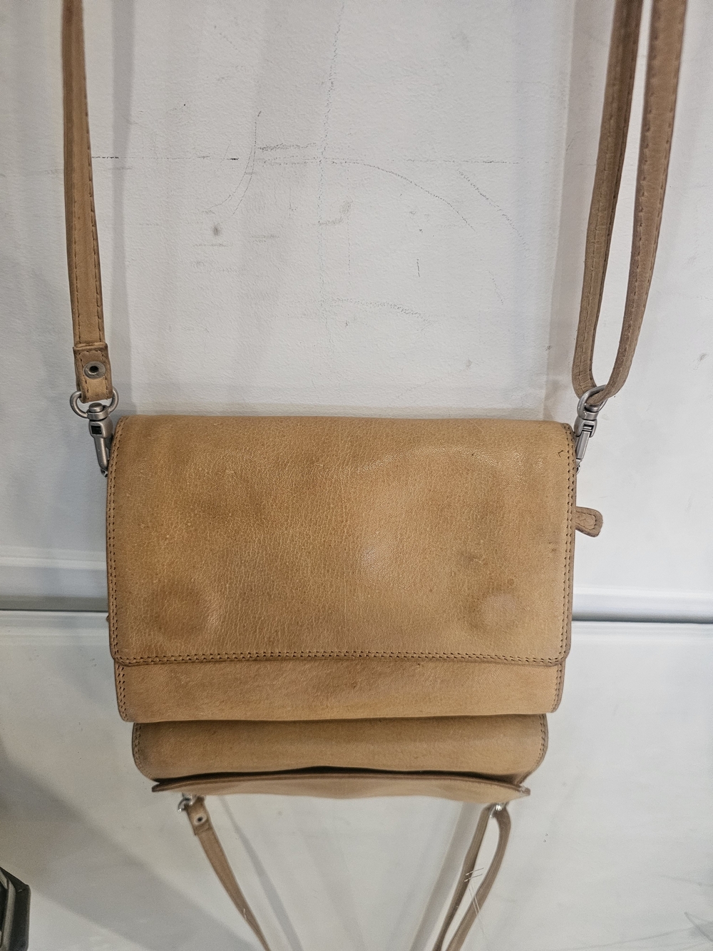 Minimal Tan Drum Dyed Leather Messenger Bag - Versatile Crossbody
